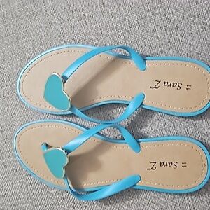 Sara Z PCU Flip Flops With Enamel Emerald Heart Ornament blue sz 11